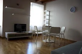 Bergamo Apartment And Room
